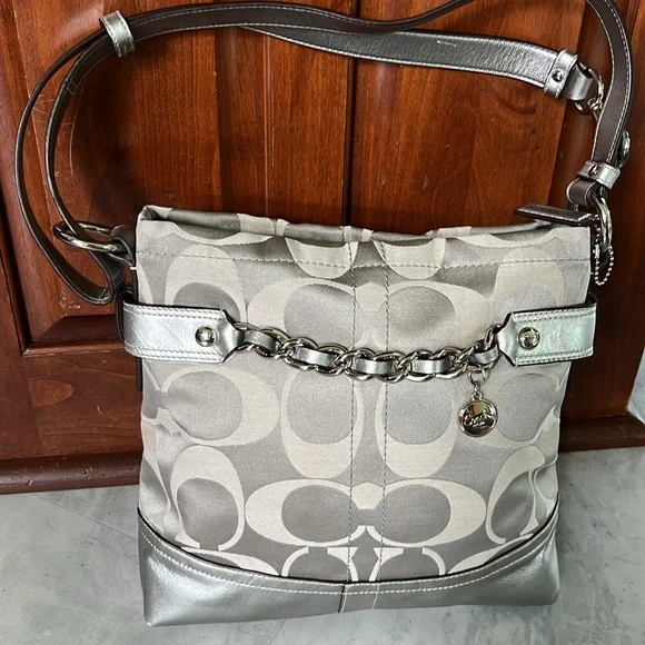 Coach Rare Crossbody/ Shoulder Bag Like New signature C silver/ metallic leather - Picture 3 of 16